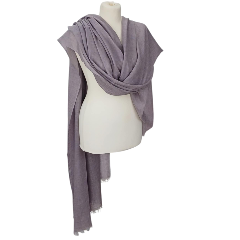 Szal z mieszanki wełny merino i jedwabiu- elegancja w odcieniu melanżu (W-68)