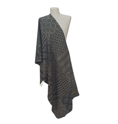 Szal z wełny merino – szary patchworkowy wzór (W-143)