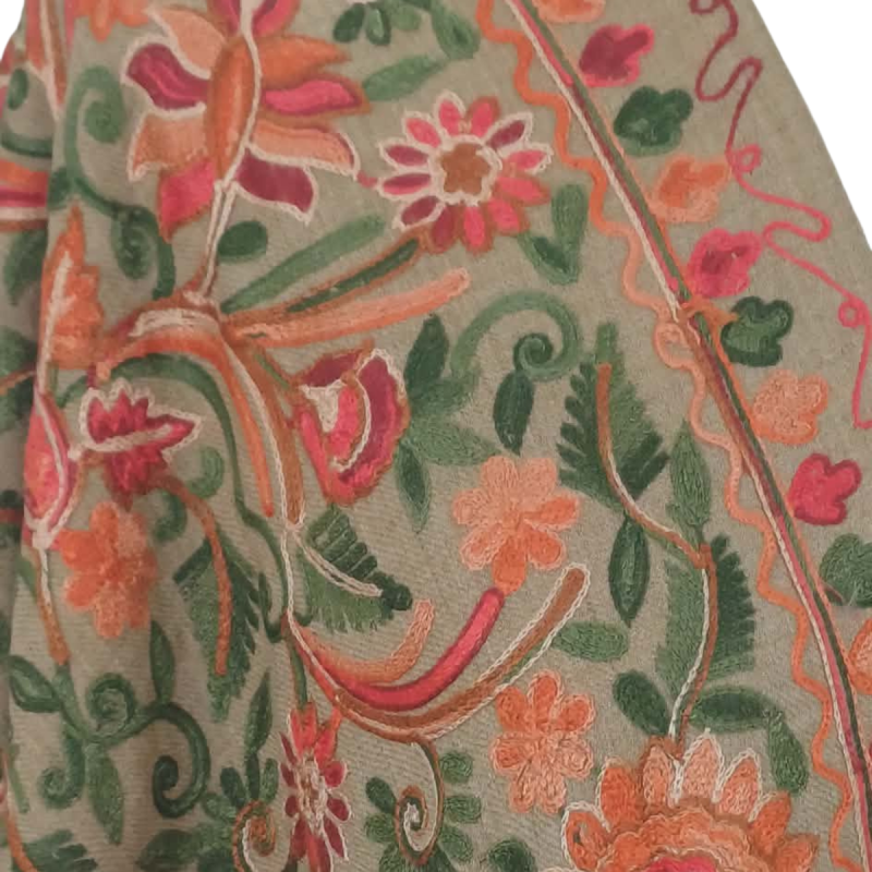 Szal z wełny merino – bogaty wzór kwiatowy (W-152)