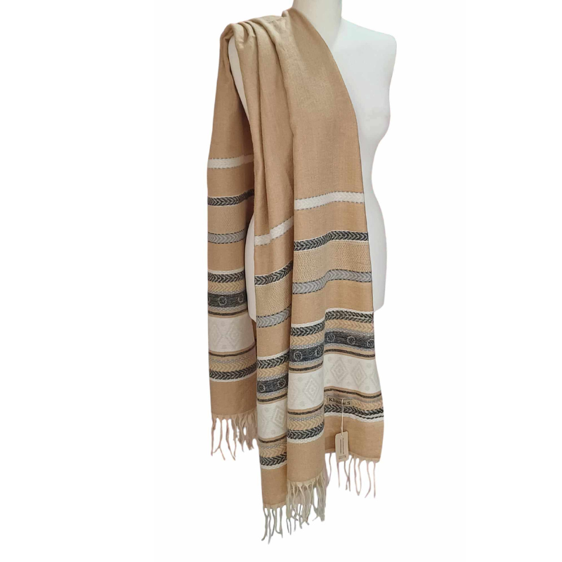 Szal z wełny jagnięcej o pięknym i charakterystycznym etnicznym wzorze (W-3)