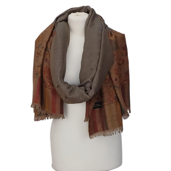 Szal kaszmirowy w brązie z kwiatową bordiurą (P-89)