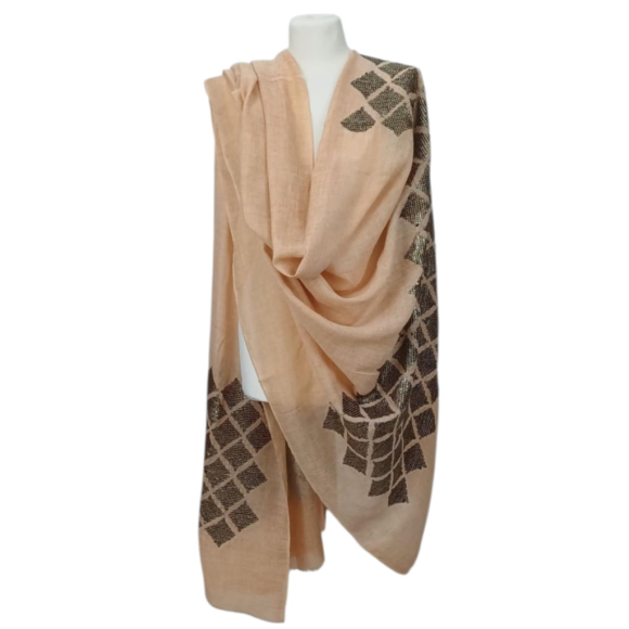 Szal z wełny merino – subtelna elegancja w ciepłym odcieniu beżu (W-130 )