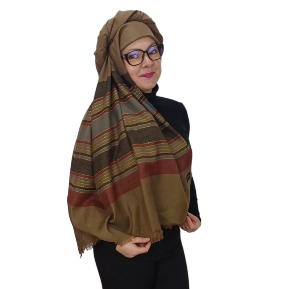 Szal z wełny merino – z połyskiem złotych cekinów (W-127)