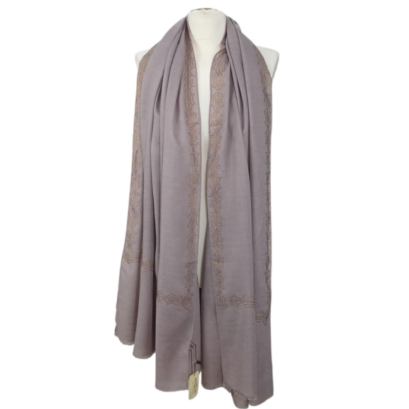 Szal wełniany merino z piękną bordiurą z mieniących kryształków   ( W-83)