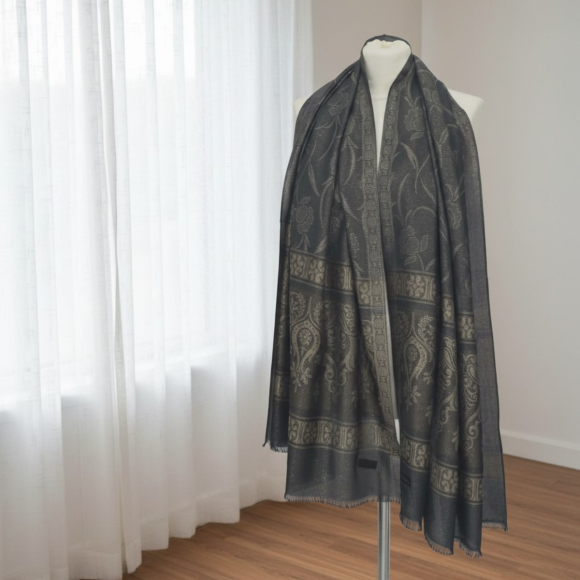Elegancki szal jedwabny Banarasi z nicią Zari (JE-180)